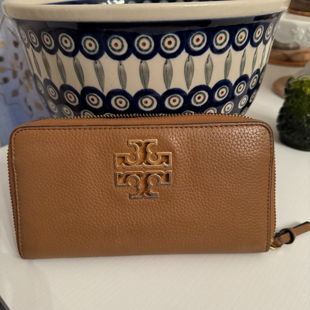 Tory Burch Britten Zip Continental Wallet